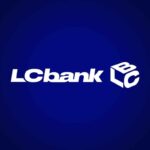 Logo da LCbank em fundo azul escuro
